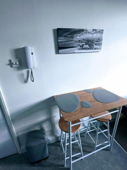 Central Brighton Studio By The Beach Екстер'єр фото