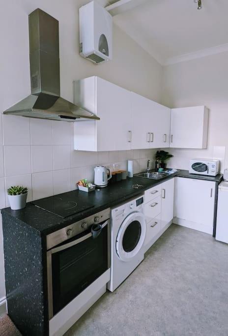 Central Brighton Studio By The Beach Екстер'єр фото